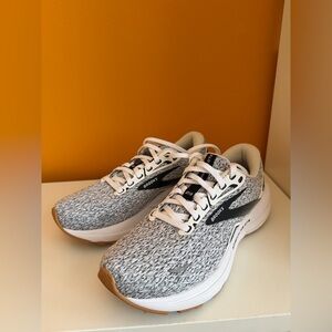 Brooks Adrenaline GTS 23 Running Shoes